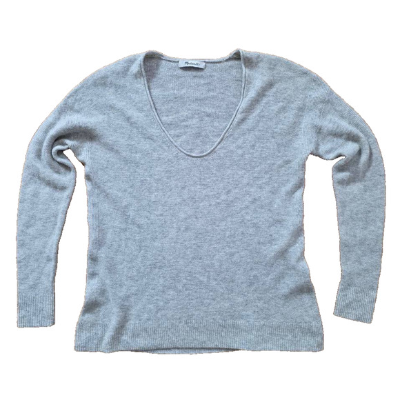 Madewell Sweaters - Madewell Grey Merino extra fine V-Neck Alpaca Sweater Size Medium A001814